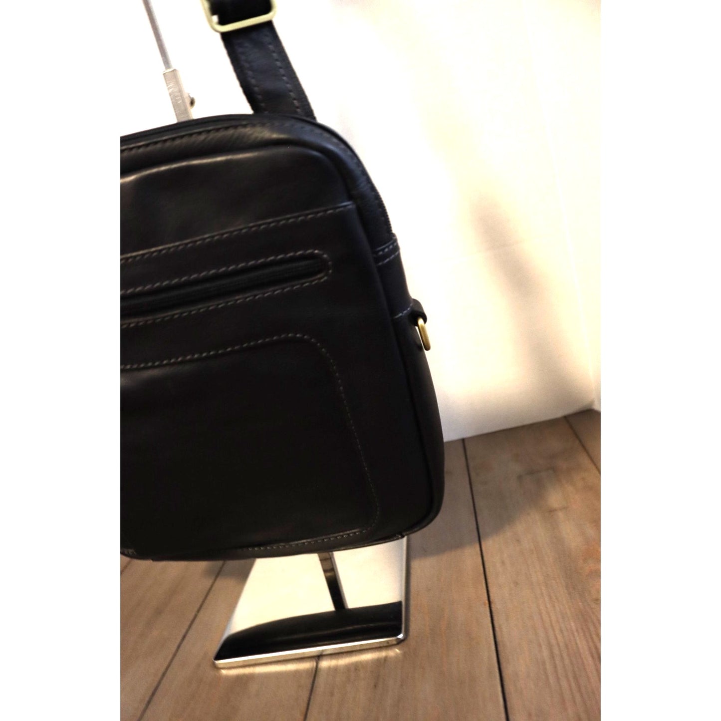 Vera Pelle Crossbody Black Leather Crossbody Bag