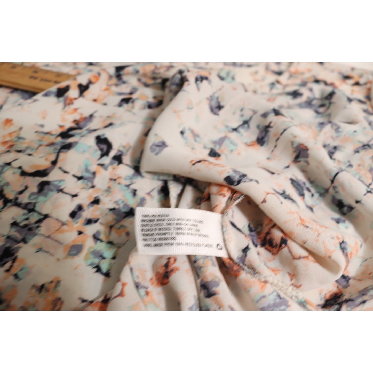 Liz Lange Maternity XXL Top Abstract Short Sleeve Polyester