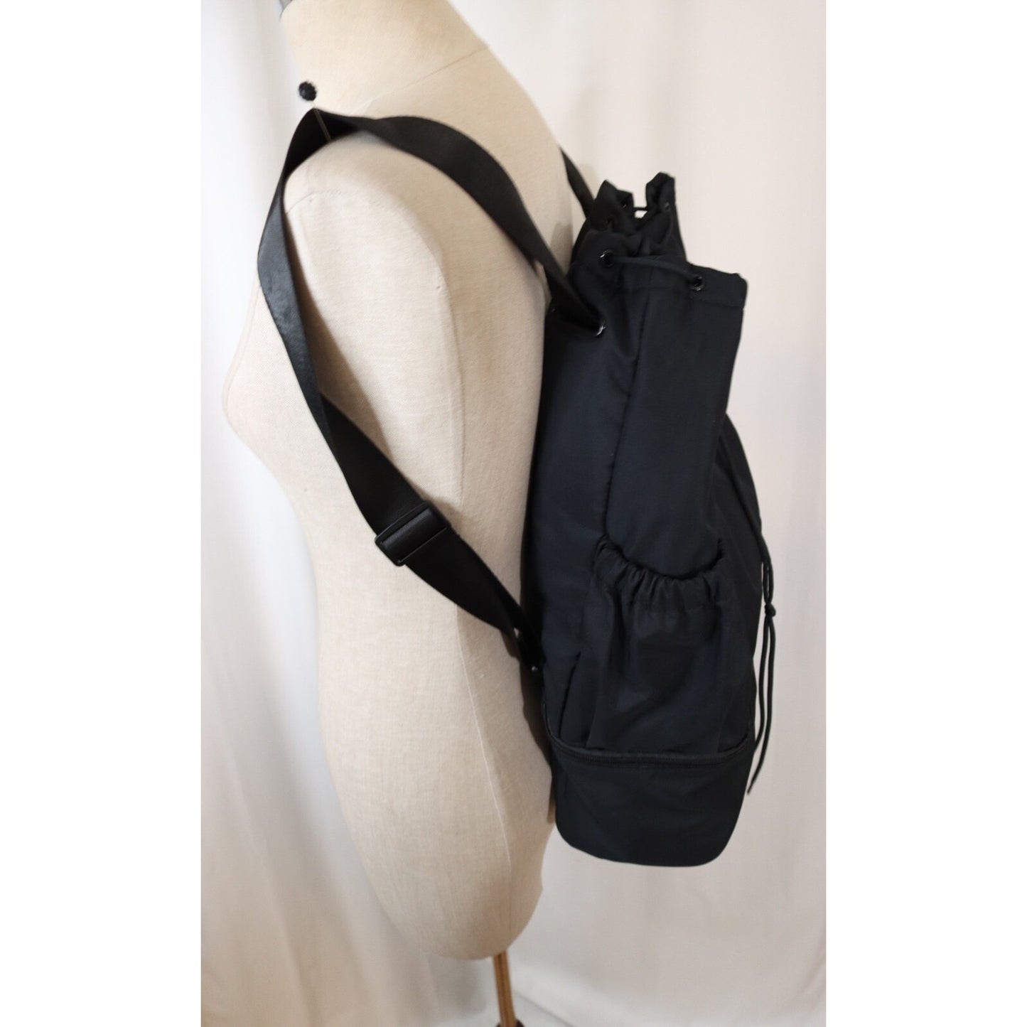 BEYOND YOGA NWT Convertible Gym Bag Backpack -Black Back Pack / Carrying Case