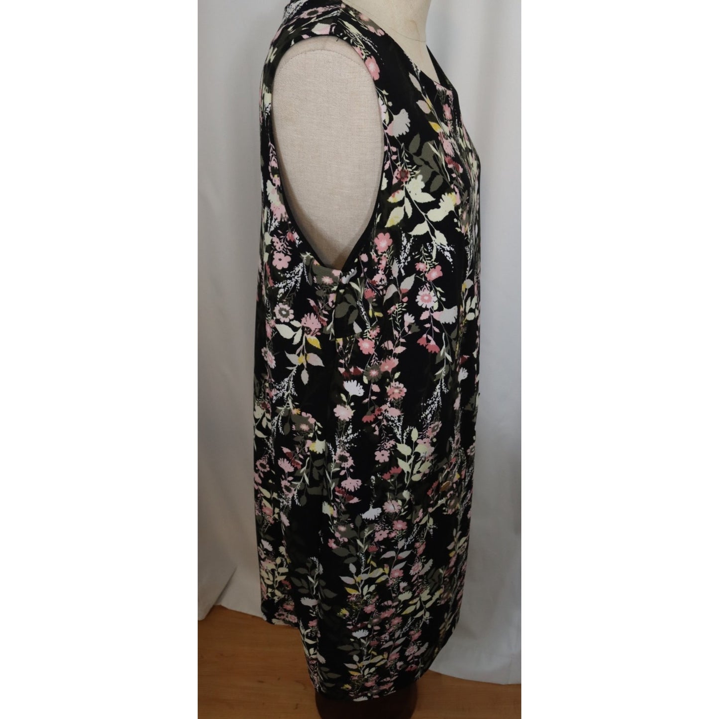 Inc International Concept 1X Black and Floral Sleeveless Polyester/Spandex